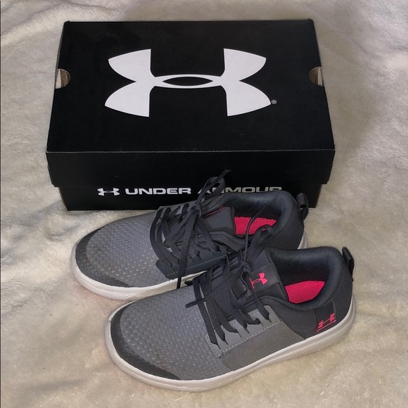 Under Armour Other - Gently used under armour girls size 13